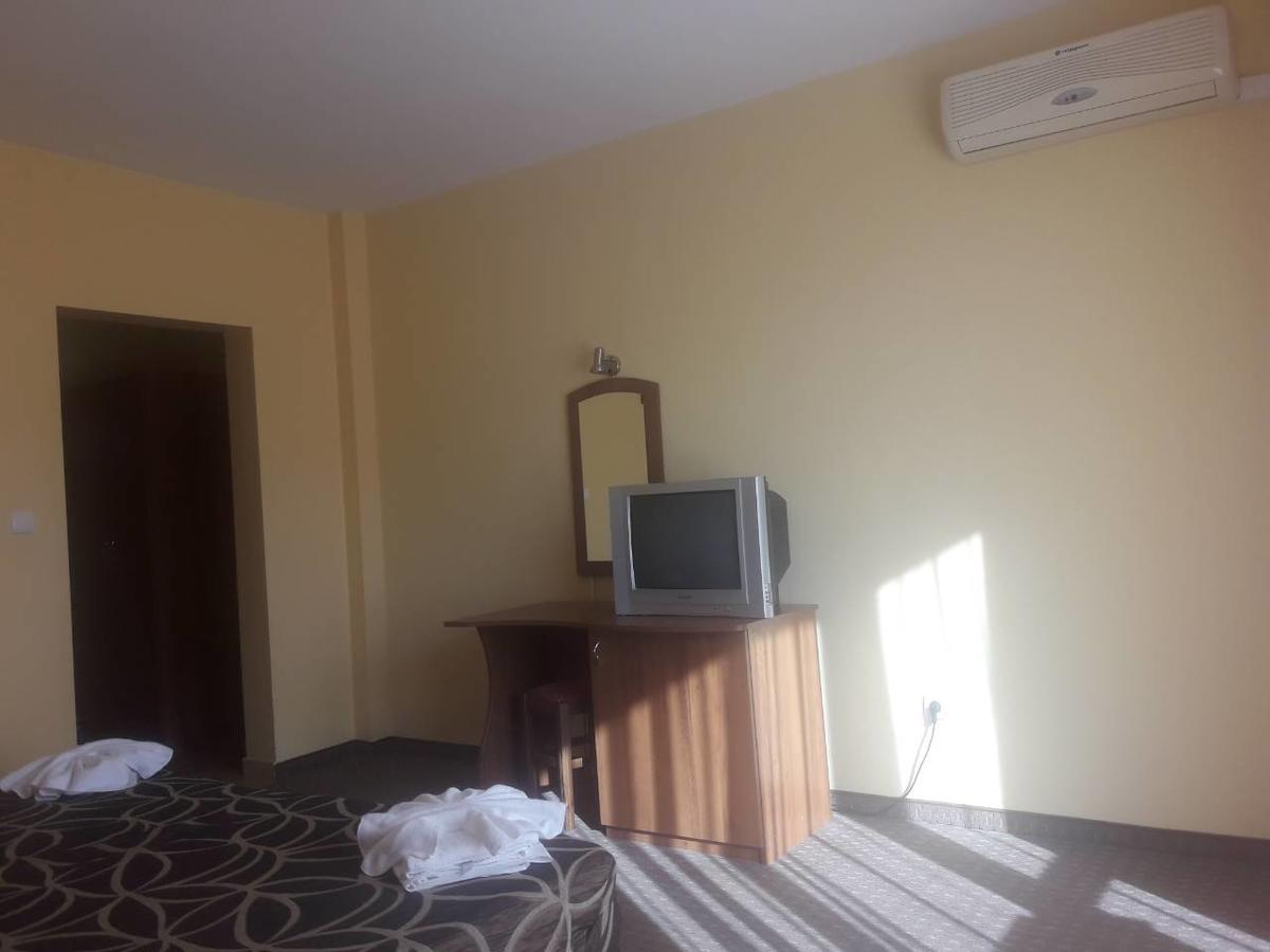 Hotel Black Sea - Breakfast, Pool & Free Parking Obzor Exteriör bild
